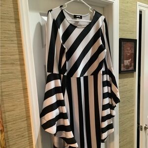 YEPP G Loose Flowy Sleeves Fitted Dress Size 1X